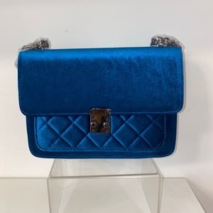 KC JAGGER Mila Velvet Quilted Bag